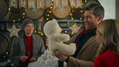 - What a beauty.
- Oh, this is so sweet. - Designing Christmas with You