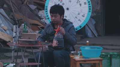 - What?
- A bucket. - Can't Feel Nothing