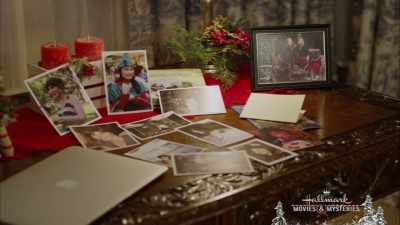 What a cute girl.
Who is that? - Marrying Father Christmas