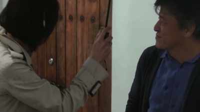 - What a cute lock.
- Isn't it? - In Front of Your Face