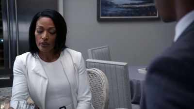 What if a woman
threw herself at you? - Tyler Perry's The Oval