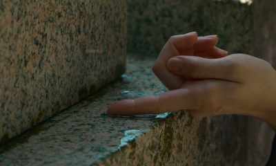 - What about from there?
- Can you see anything? - Call Me Chihiro