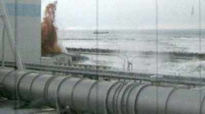 WHAT ACTUALLY HIT THEM
WAS 45 FEET, - Mysteries of the Deep