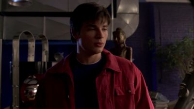 - What am I doing here?
- Looking for answers, I assume. - Smallville