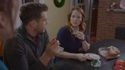 -What?
-Apple pie ice cream. - Christmas a la Mode