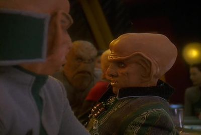 What are you all looking at? - Star Trek: Deep Space Nine