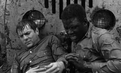 - What are you doin' ?
- Lookin' at this hand. - The Defiant Ones