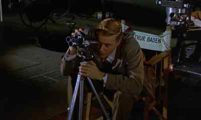 - What are you doing?
- Be patient, Viv. - Peeping Tom