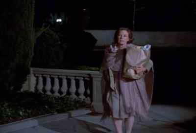 - What are you doing?
- Can't be too careful. - Moonlighting