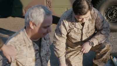 What are you doing?
Come on. He can make it. - The Blacklist: Redemption