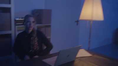 What are you doing? Follow me come on! - 2025: The World Enslaved by a Virus
