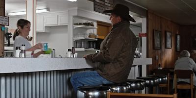 - What are you doing here?
- (CHUCKLES) - Yellowstone