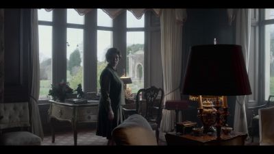 -What are you doing here?
-I hope you don't mind. - The Crown