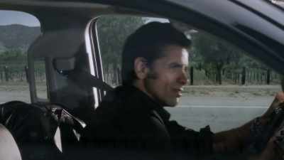 - What are you doing here?
- I'm moving to LA with my favorite uncle. - Fuller House