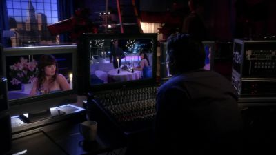 - What are you doing here?
- Well, you wanted this television tryst - Smallville