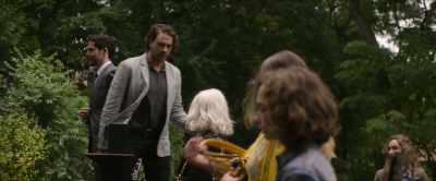 - What are you doing?
- I need to fetch a chair for Clara. - Three Pines