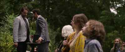 - What are you doing?
- I need to fetch a chair for Clara. - Three Pines
