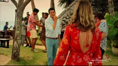 - What are you doing?
- I should get some work done. - Pearl in Paradise