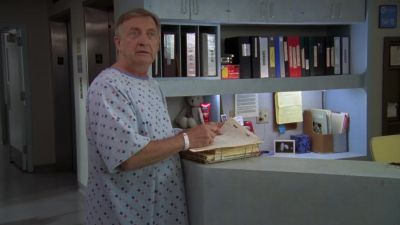 - What are you doing?
- I'm doctoring my file. - Scrubs