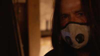 -What are you doing in my house?
-Please, just let us go. - The Unsettling