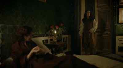       What are you doing?
    -Looking for my brother. - Versailles