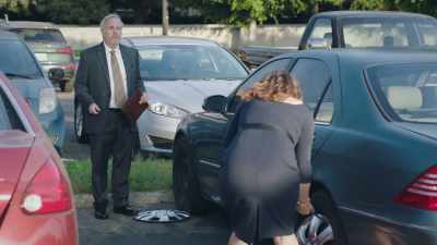 - What are you doing to my car?
- I'm stealing your hubcaps. - American Auto