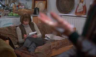 - What are you doing?
- Resigning. - Sunday Bloody Sunday