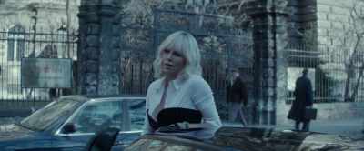 - What are you doing?
- Sending a message to that fascist pig. - Atomic Blonde