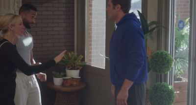 - What are you doing?
- That hurt? - Resisting Roots