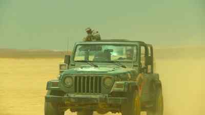 - What are you doing?
- Trying to hit the tires. - Strike Back
