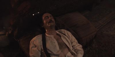 What are you doing? Wake him up. - Around the World in 80 Days