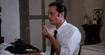 -What are you doing?
-Writing. - Mordet på Trotskij