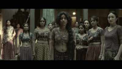 What are you girls staring at? - Gangubai Kathiawadi