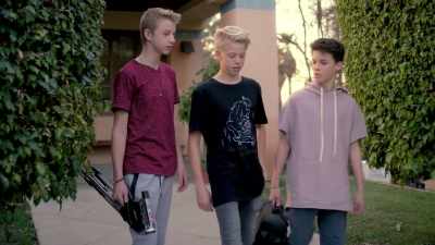 - What are we gonna do now? - Oh, my goodness. - Chicken Girls: The Movie