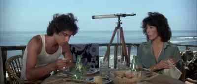 - What are you having for lunch?
- Salade nicoise. - Moment by Moment