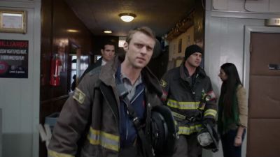 - What are we looking at?
- Don't know yet. - Chicago Fire