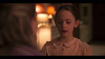 -What are you looking at?
-[gasps] - The Haunting of Bly Manor