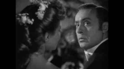 - What are you looking at?
- Nothing. - Gaslight