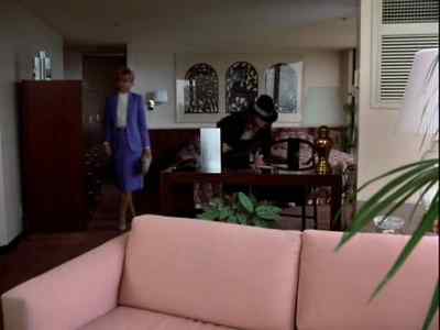 - What are we looking for?
- Shh! - Remington Steele
