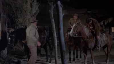 - What are we stopping here for?
- Tuscarora's girlfriend. - Rio Lobo