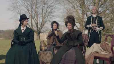 What are those gentlemen doing? - Victoria