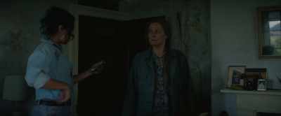 - What are those men doing here?
- Repairs. - The Lost Flowers of Alice Hart
