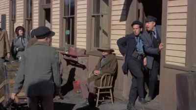 - What are you trying to do?
- Where's the sheriff? - Run for Cover