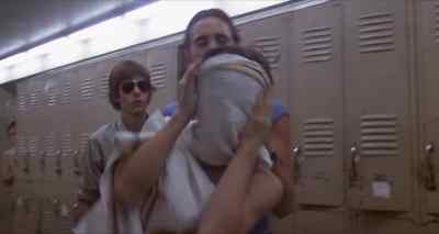 What are
you doing?
Let's go to your locker. - My Bodyguard