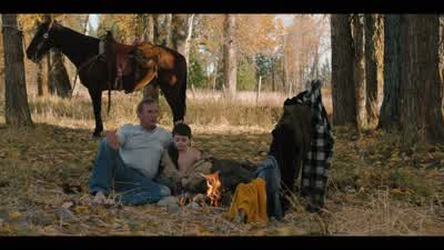 ♪ ♪ - What are you doing? - Yellowstone