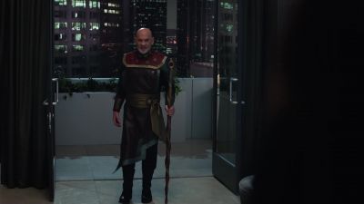 - What are you?
- What am I? - Supergirl
