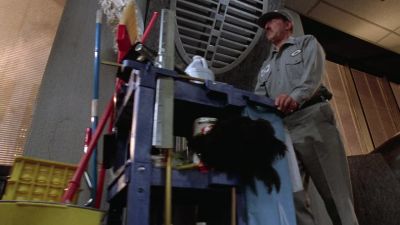 What can he do Can he fix an elevator - Gremlins 2: The New Batch