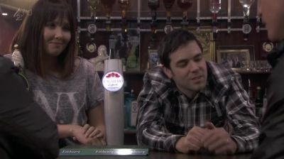 - What can I get you, darlin'?
- Vodka and coke, please. - Shameless