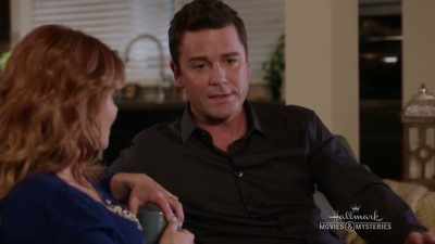 - What, CIA agents don't sit - The Julius House: An Aurora Teagarden Mystery