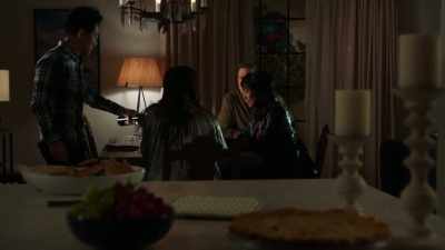 What criminal
shows up with muffins - 9-1-1